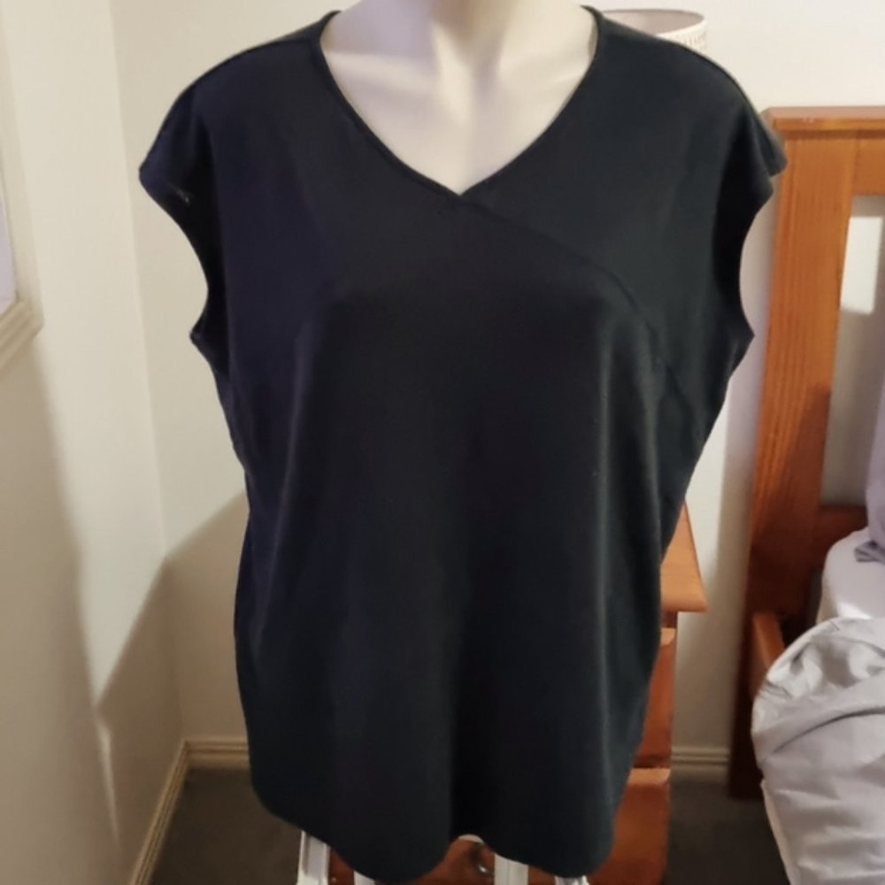 Rockmans black knit top very short sleeves Size Large